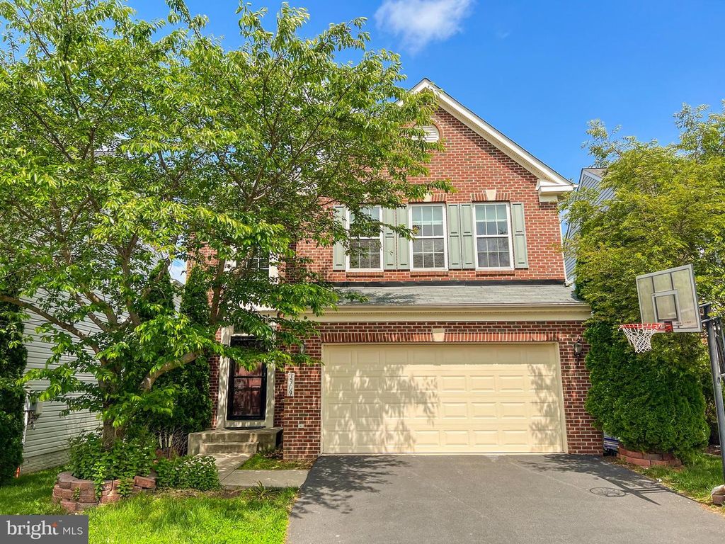 3909 BEEKER MILL PL, Chantilly, VA 20151