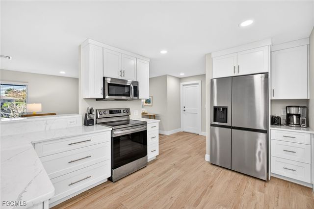 952 Kings Crown DR, Sanibel, FL 33957