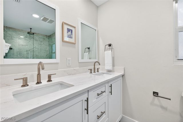 952 Kings Crown DR, Sanibel, FL 33957