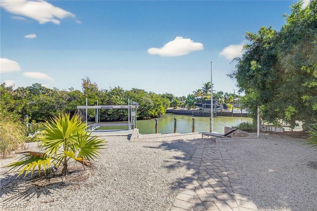 952 Kings Crown DR, Sanibel, FL 33957