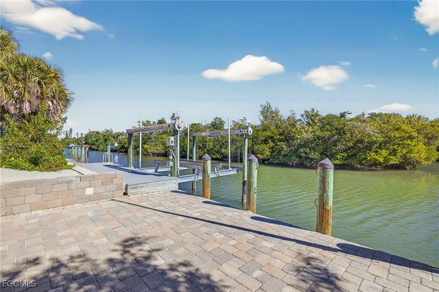 952 Kings Crown DR, Sanibel, FL 33957