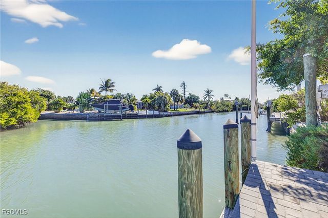 952 Kings Crown DR, Sanibel, FL 33957