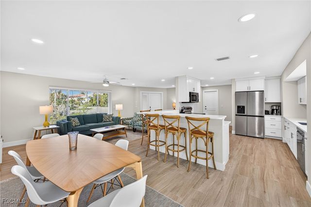 952 Kings Crown DR, Sanibel, FL 33957