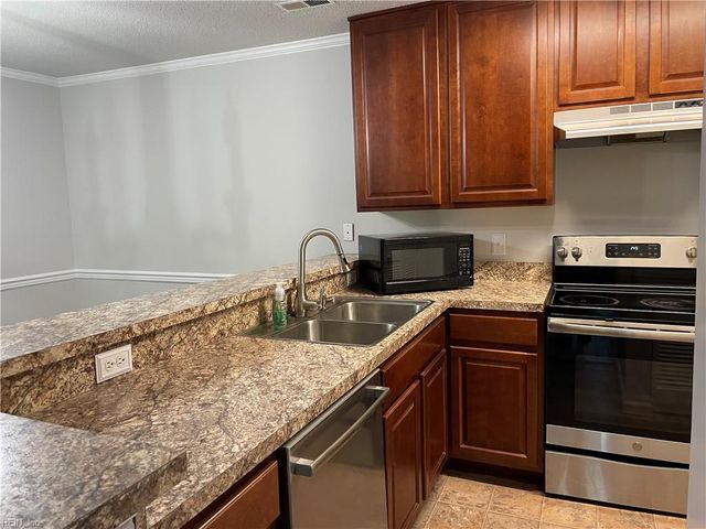 897 Whistling Swan DR, Virginia Beach, VA 23464