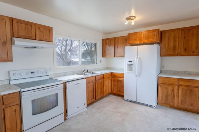 1109 S ARP AVE, Cheyenne, WY 82007