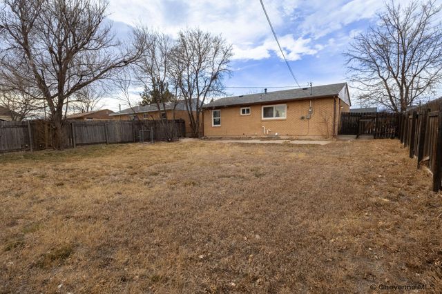 1109 S ARP AVE, Cheyenne, WY 82007