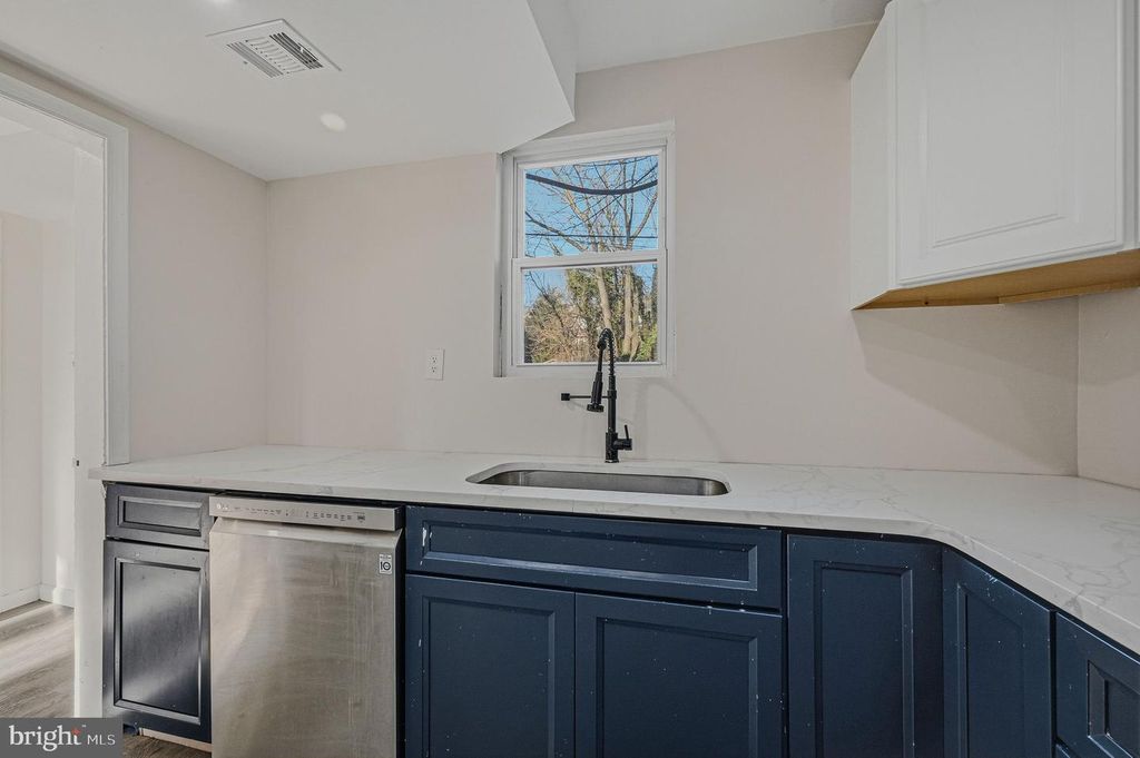 Image 12 of property listing at 47 CANNON DR, Wilmington, DE 19809