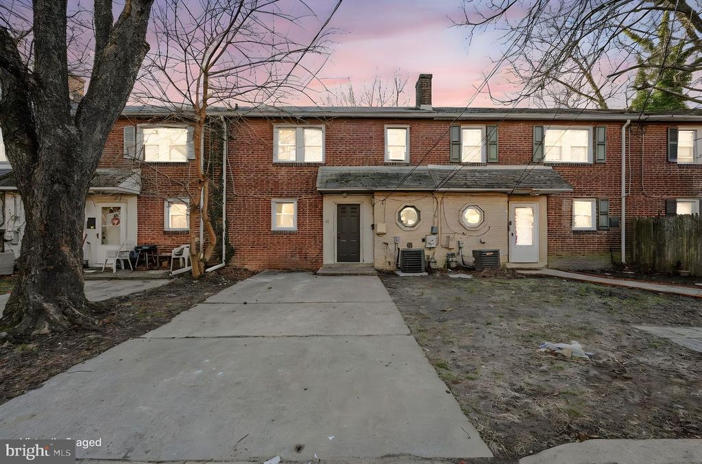 Image 3 of property listing at 47 CANNON DR, Wilmington, DE 19809