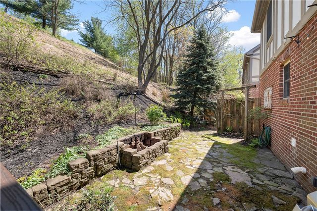 428 Rockledge Dr, Aleppo, PA 15143