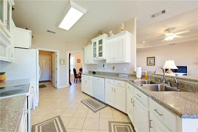 6306 Sun Dell Circle, Blackshear, GA 31516