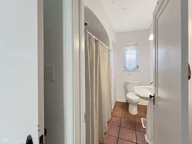 2020 Lafayette Avenue, Columbus, IN 47201