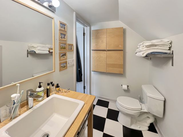 2020 Lafayette Avenue, Columbus, IN 47201