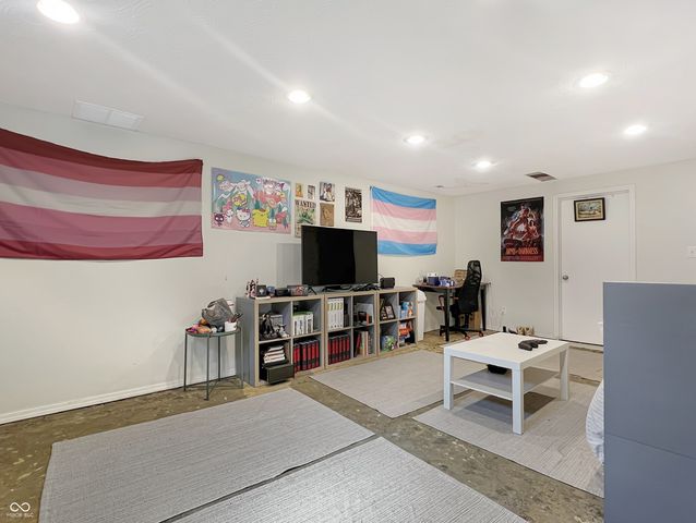 2020 Lafayette Avenue, Columbus, IN 47201