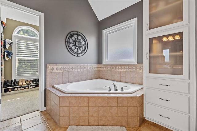 5816 Longview Street, Shawnee, KS 66218