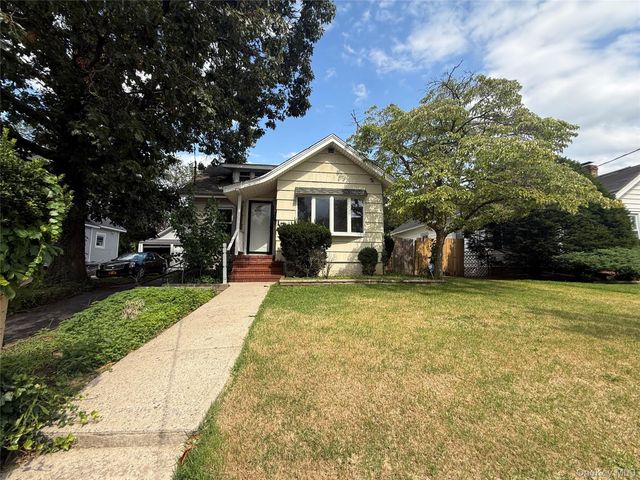 175 S Brookside Avenue, Freeport, NY 11520