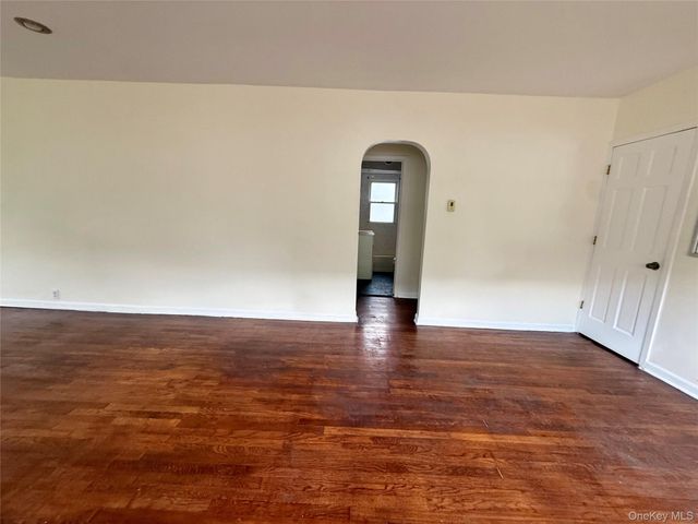 175 S Brookside Avenue, Freeport, NY 11520