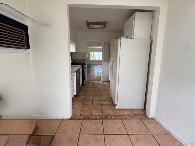 175 S Brookside Avenue, Freeport, NY 11520
