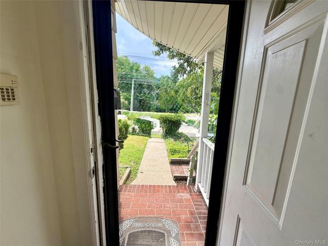 175 S Brookside Avenue, Freeport, NY 11520