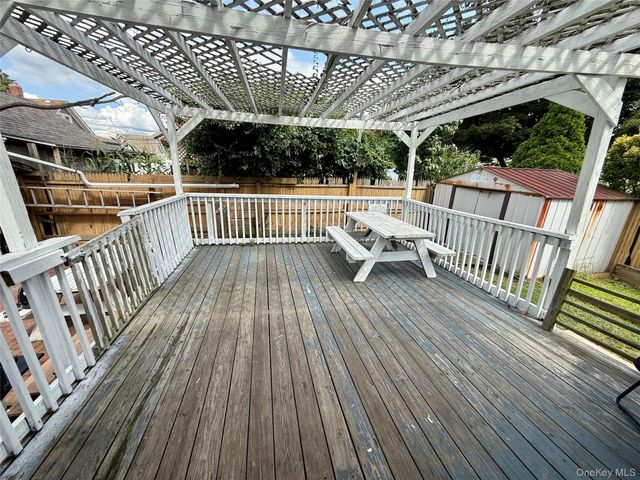 175 S Brookside Avenue, Freeport, NY 11520