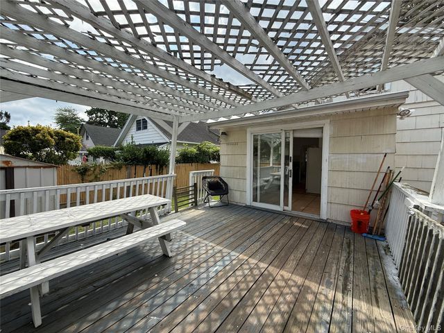 175 S Brookside Avenue, Freeport, NY 11520