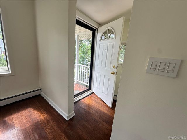 175 S Brookside Avenue, Freeport, NY 11520