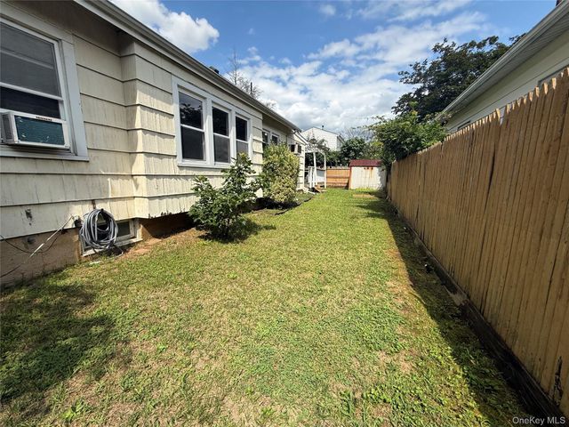 175 S Brookside Avenue, Freeport, NY 11520