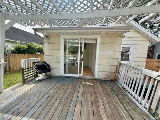 175 S Brookside Avenue, Freeport, NY 11520