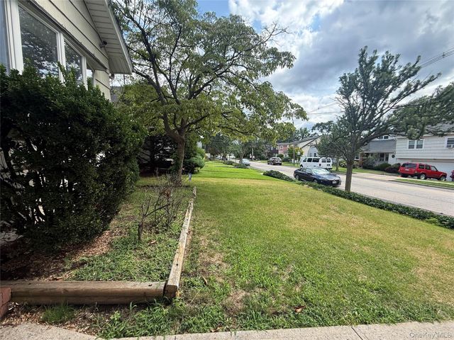 175 S Brookside Avenue, Freeport, NY 11520