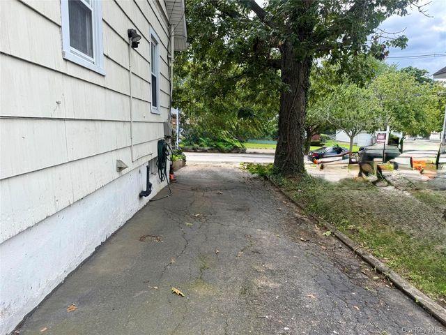 175 S Brookside Avenue, Freeport, NY 11520