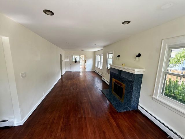 175 S Brookside Avenue, Freeport, NY 11520
