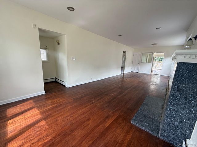 175 S Brookside Avenue, Freeport, NY 11520