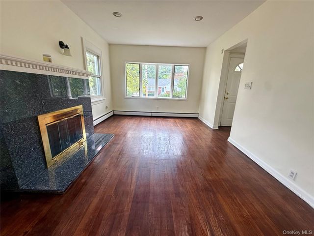 175 S Brookside Avenue, Freeport, NY 11520