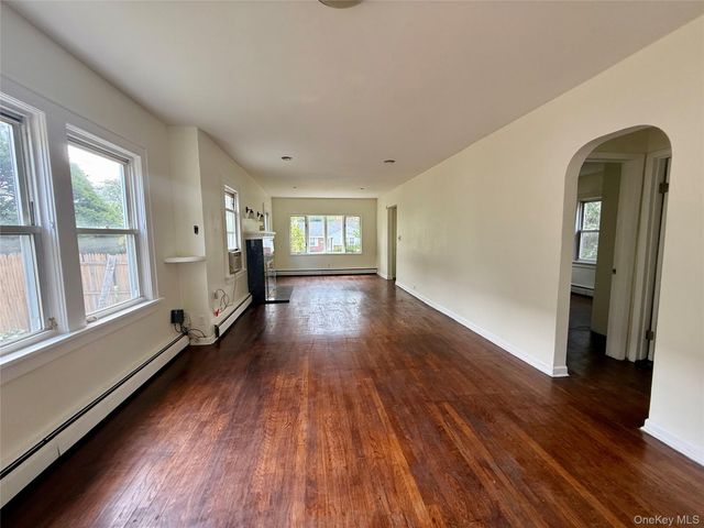175 S Brookside Avenue, Freeport, NY 11520