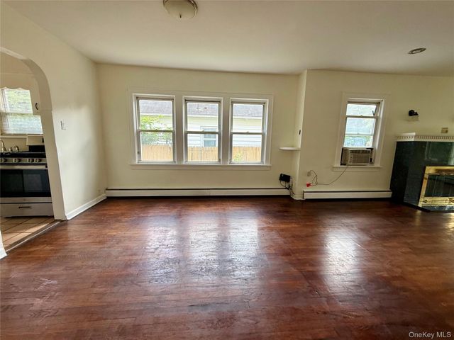 175 S Brookside Avenue, Freeport, NY 11520