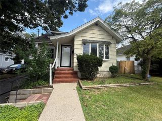 175 S Brookside Avenue, Freeport, NY 11520