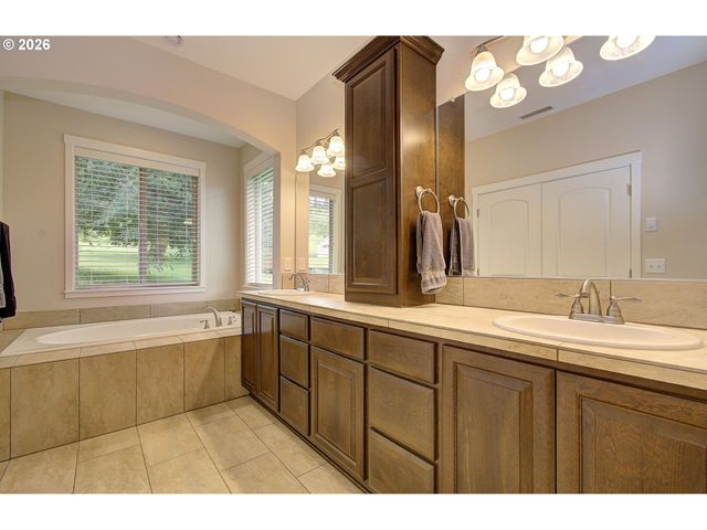 22313 Ne 100TH Cir, Vancouver, WA 98682