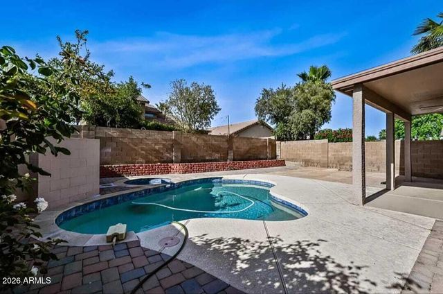 3222 E WICKIEUP Lane, Phoenix, AZ 85050