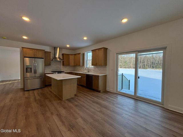 34 Eastpointe Drive, Saratoga Springs, NY 12866