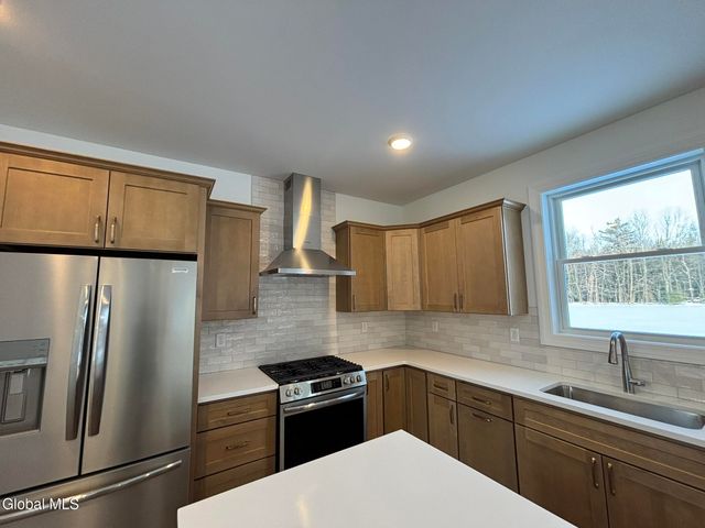 34 Eastpointe Drive, Saratoga Springs, NY 12866