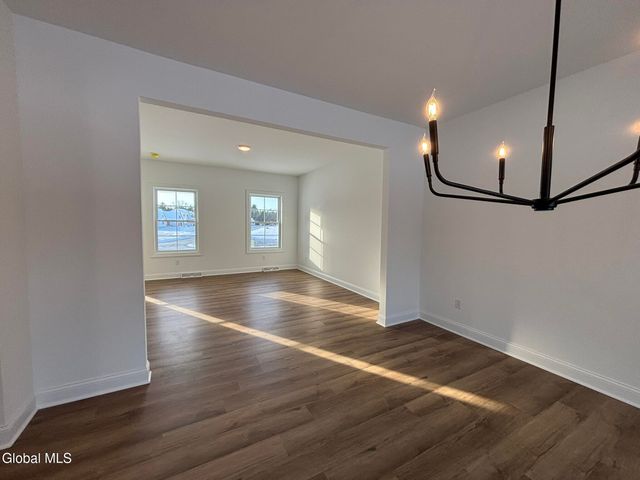 34 Eastpointe Drive, Saratoga Springs, NY 12866