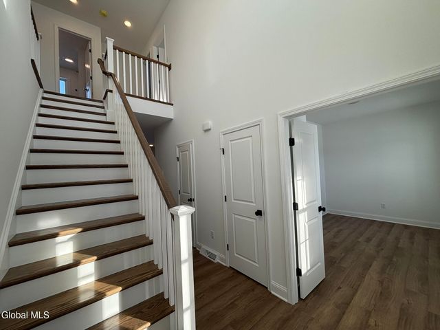 34 Eastpointe Drive, Saratoga Springs, NY 12866