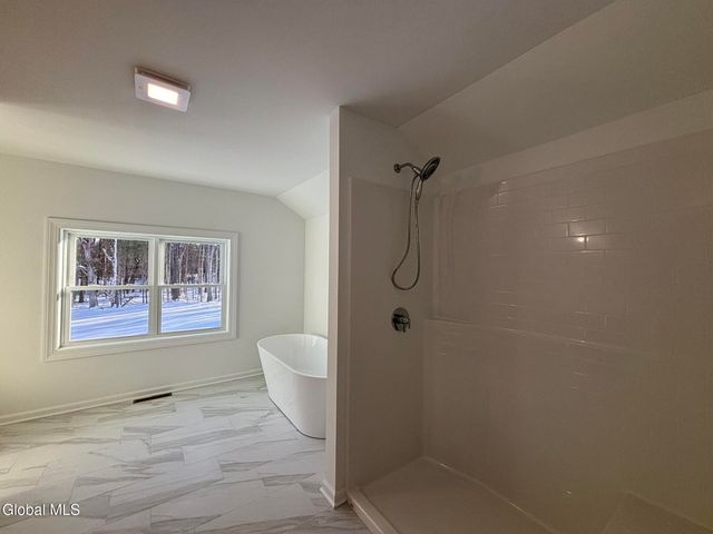 34 Eastpointe Drive, Saratoga Springs, NY 12866