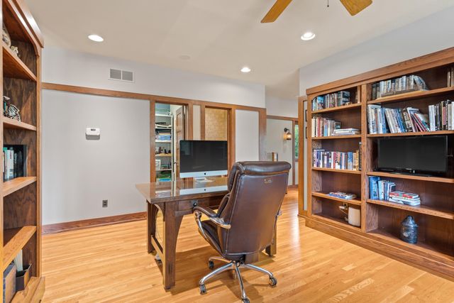 2504 SNOWBERRY CIR, Columbia, MO 65201