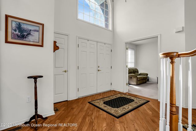 16 Lakeside Drive, Jackson, NJ 08527