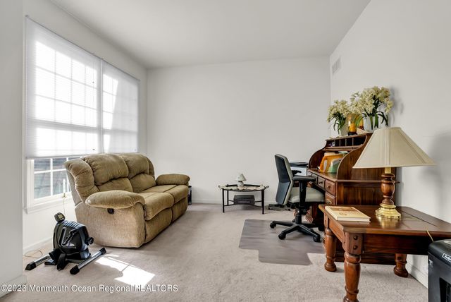 16 Lakeside Drive, Jackson, NJ 08527