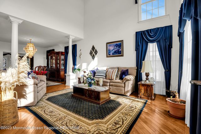 16 Lakeside Drive, Jackson, NJ 08527