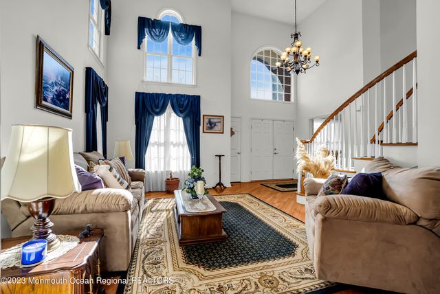 16 Lakeside Drive, Jackson, NJ 08527