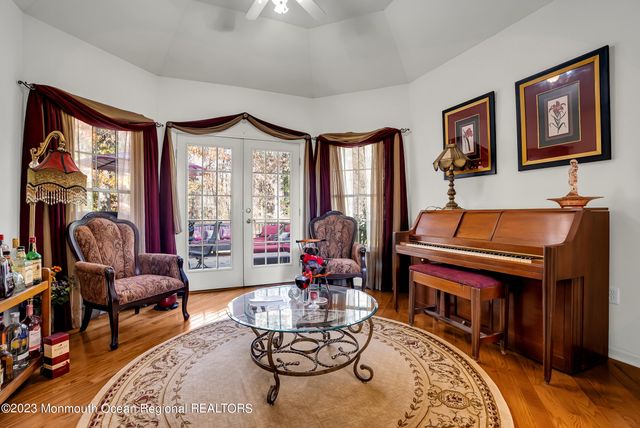 16 Lakeside Drive, Jackson, NJ 08527