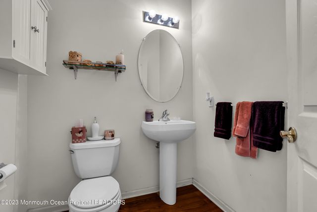 16 Lakeside Drive, Jackson, NJ 08527