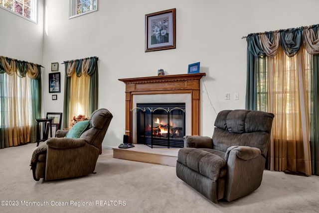 16 Lakeside Drive, Jackson, NJ 08527